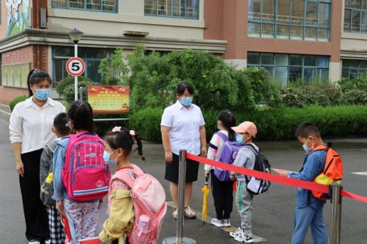 青岛西海岸新区海军小学一年级新生入学纪实