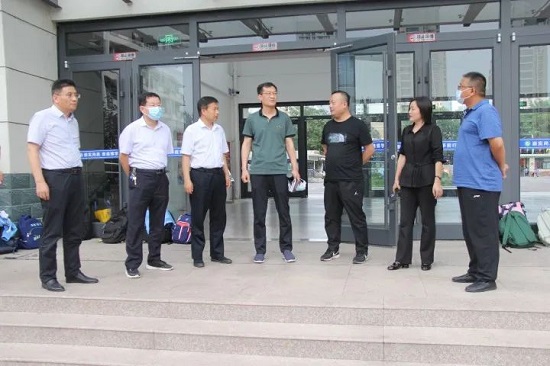 临沂市兰山区银雀山街道领导教师节前到临沂第十五中学走访慰问