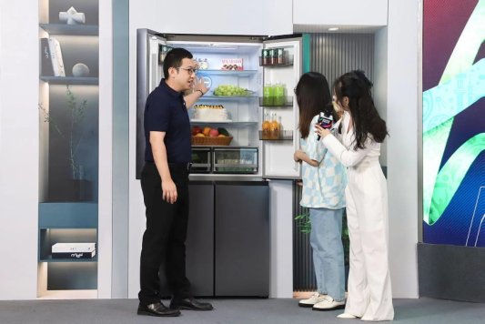 F:Operación de Marca20221-传播工作世界杯920电商新品发布脱口秀现场修图5.jpg
