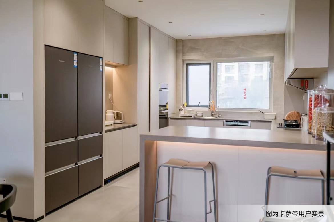 6969此外,冰箱嵌入后常会凸出橱柜,不仅破坏美感,更可能磕碰手脚