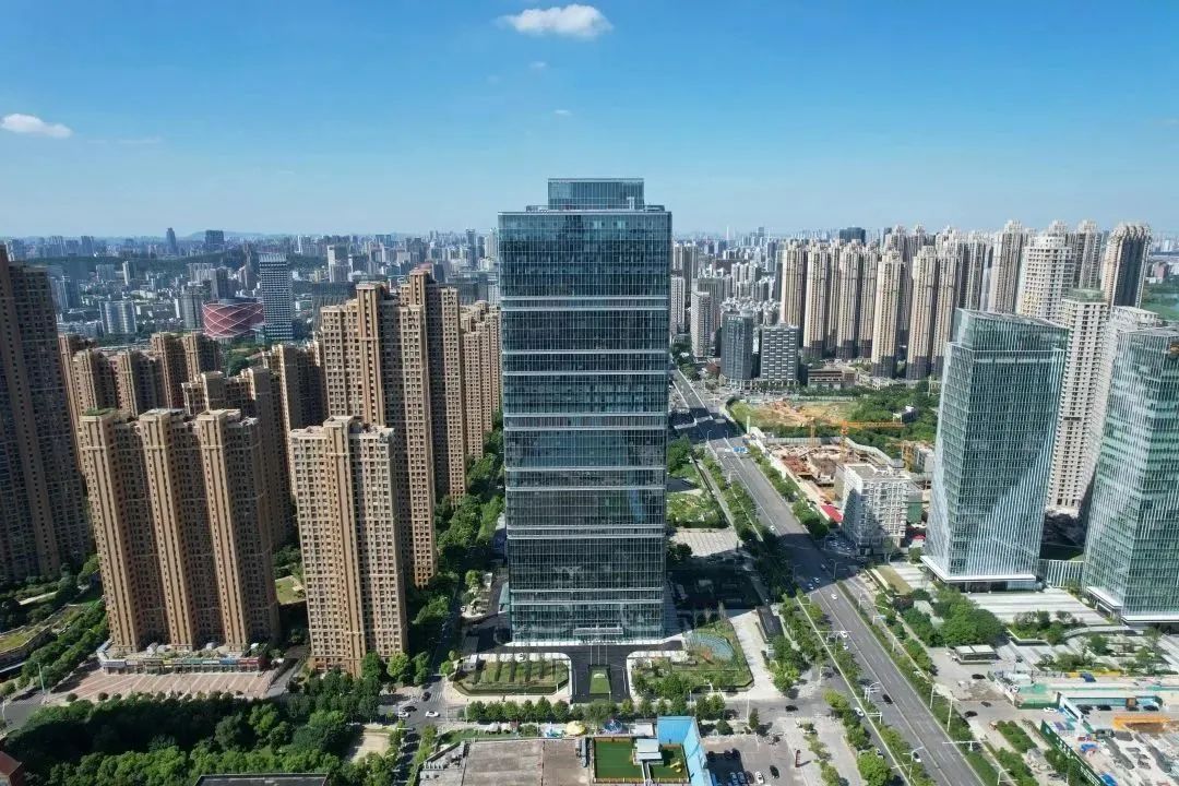 交一航局二公司金控大厦项目位于武汉市武昌区寸土寸金的金融街闹市区