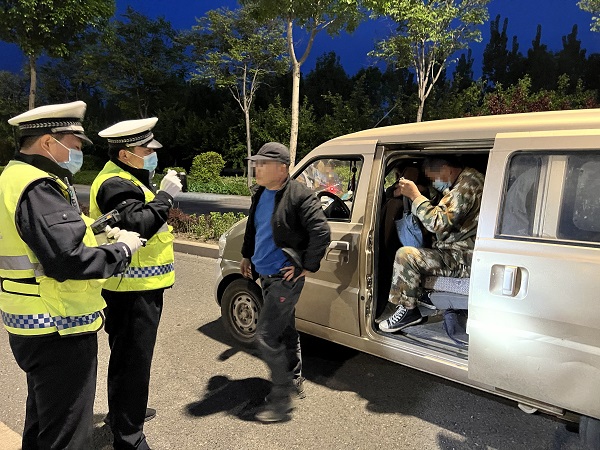 淄博公安交警护航春运道路保市民安全畅通出行