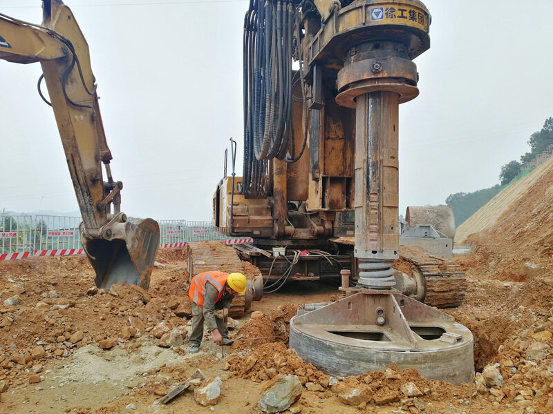 驻青央企项目快讯g80改扩建一期工程首根抗滑桩成功浇注