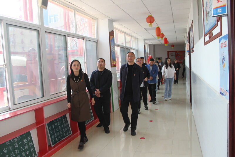 四川省考察团由中共绵阳市涪城区委专职副书记,区教体组党组成员刘武