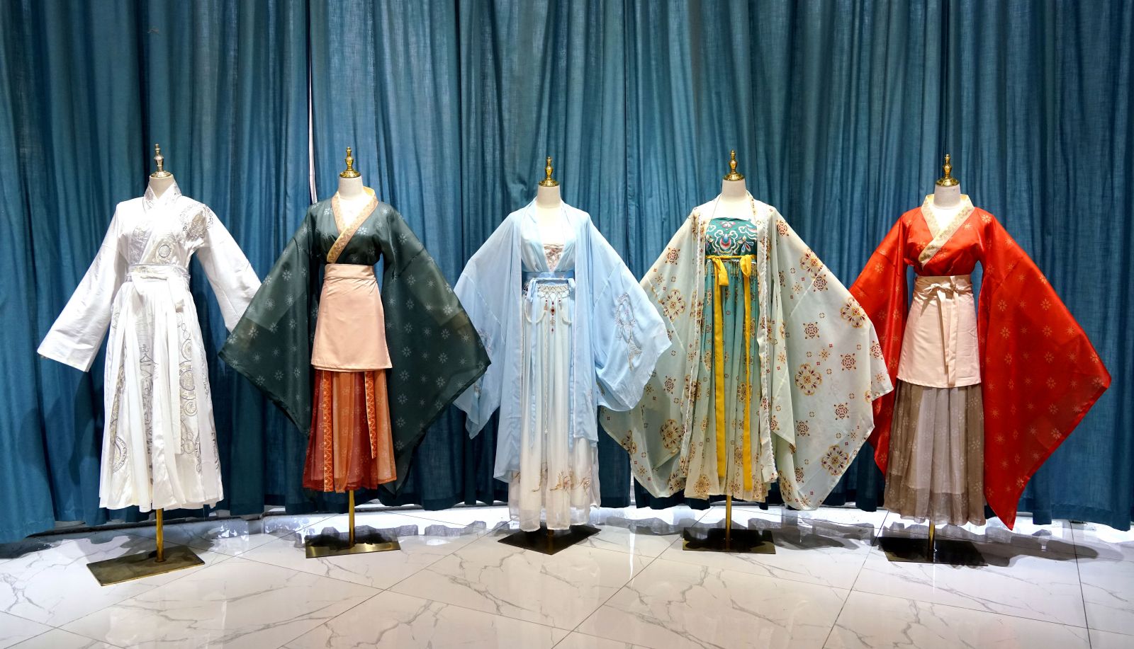 当汉服遇见芍药 是菏泽独有的浪漫!