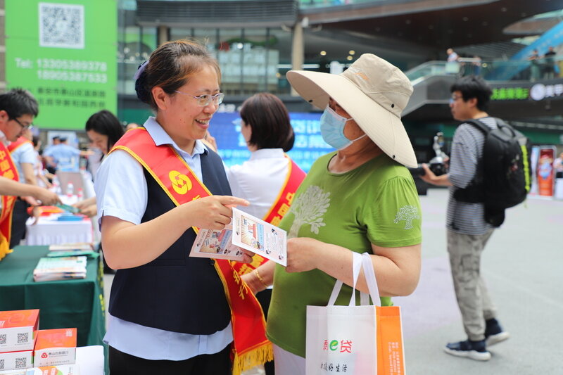 泰山农商银行积极参加防范非法集资暨金融放贷领域专项整治集中宣传