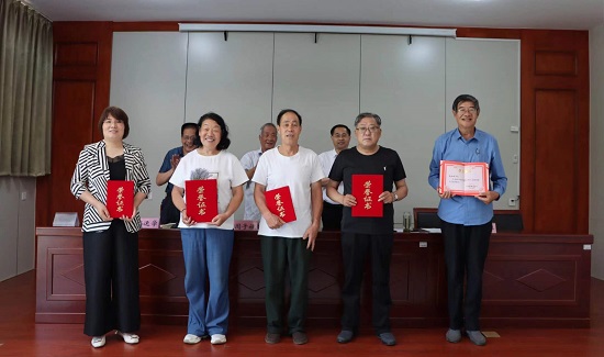 6969孙运学宣布了2022年度先进集体和先进个人表彰决定,5名先进