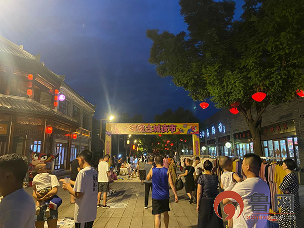 青岛即墨古城夜市华丽绽放供销摊位人气旺