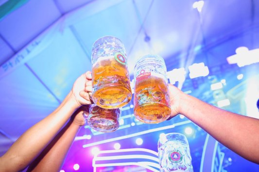 120岁青岛啤酒"生日趴"奏响狂欢序章