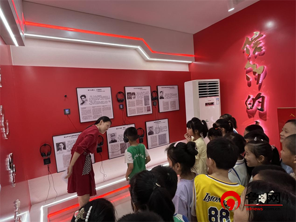 德州天衢新区袁桥镇袁桥社区龙溪香岸小区开展不忘革命历史体验红色