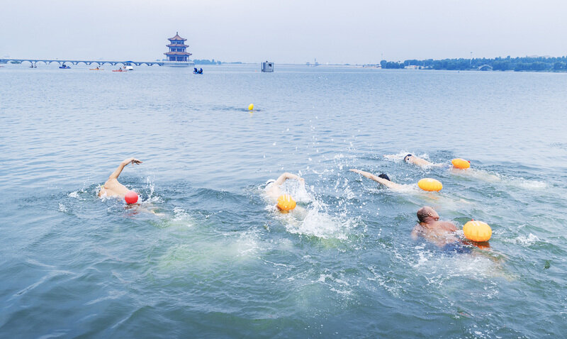 泰山区成功举办山东省万人游泳系列赛泰安站公开水域游泳挑战赛