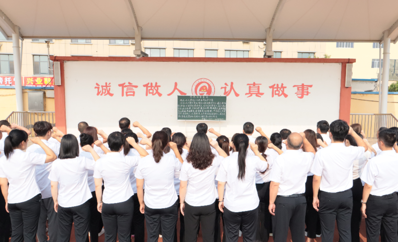 日照市莒县果庄镇中心小学举行师德宣誓仪式