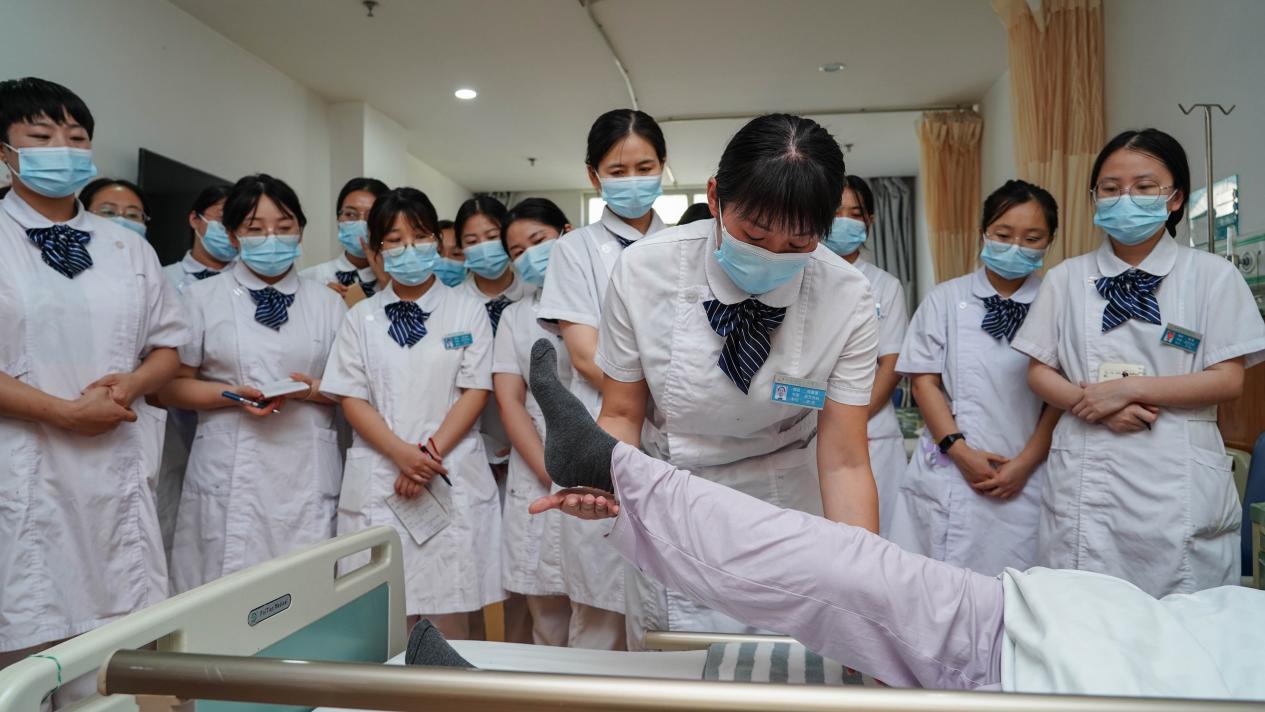 示范提高西安仲德骨科医院护理部组织开展护理教学查房