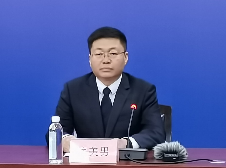 邀请临淄区委常委,副区长房美男就临淄区行政审批服务有关工作情况