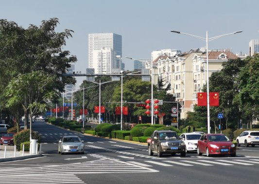 青岛市崂山区红旗漫卷千秋月灯彩家国共此时