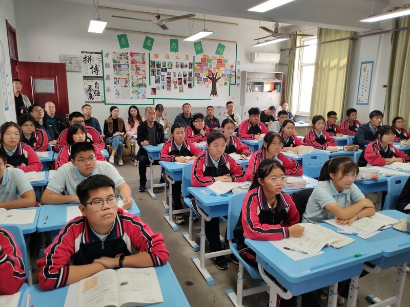 6969活动伊始,陈庄镇中学王景福校长代表学校对大家的到来表示了
