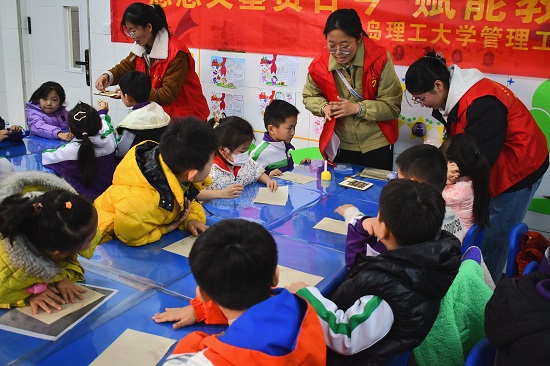 青岛理工大学临沂校区管理工程系走进临沂北城小学开展主题党日活动