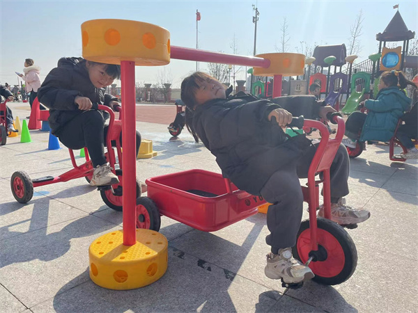 东营市东营区史口镇中心幼儿园分园开展骑小车比赛活动