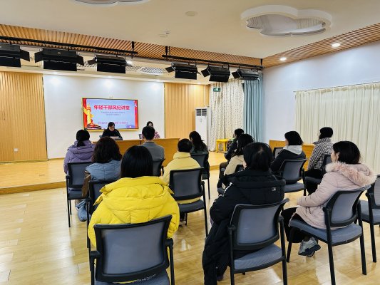 淄博淄川区实验幼儿园开展第四季度年轻干部风纪讲堂活动