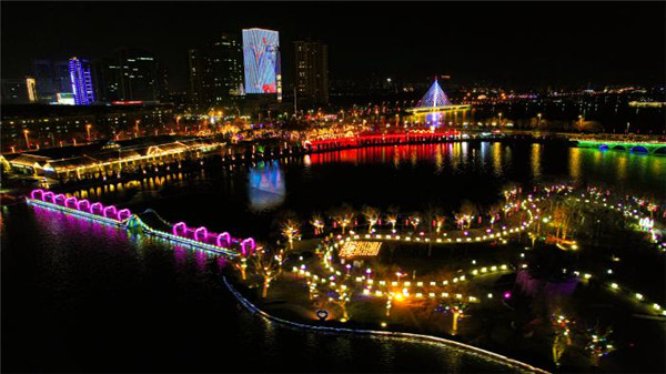 滨州市主城区开启2024年春节亮化模式：“亮灯地图”导航看灯赏灯  看流光溢彩点“靓”多彩年味