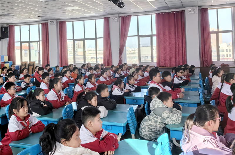 踔厉奋发接续前行东营市东营区三中小学部召开学生会全体成员会议