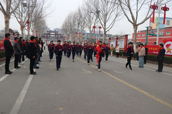 临沂市兰山区汪沟镇中心小学举行播撒绿色希望共建美丽中国主题升旗