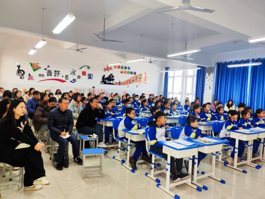 博山区小学道德与法治学科会在博山区西冶街中心小学召开