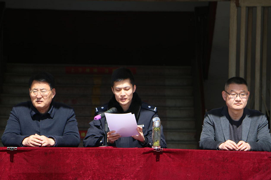 预防校园欺凌 共建文明校园——莒南县岭泉中学举行防欺凌法治报告会