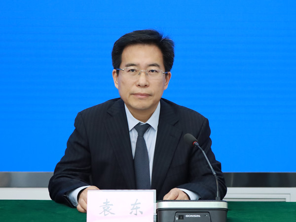 在实施重点企业协商减排的基础上,进一步加大企业监管力度,综合利用非