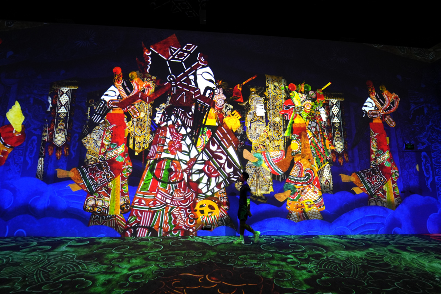 原创沉浸式光影艺术大展《一梦华胥——中国皮影光影艺术展》现场。受访者供图