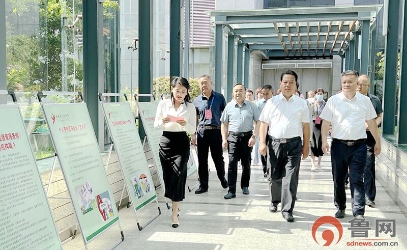 枣庄市薛城区人大常委会到薛城区人民医院视察医疗保障工作