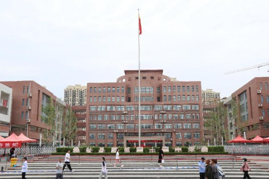 本次高考菏泽市共34个高考考点,而且考生人数较上年增加了9288人,再创