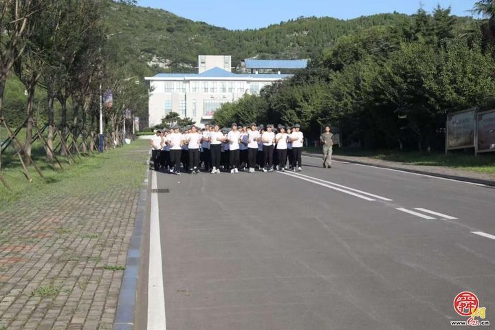 铸就钢铁意志，绽放青春风采