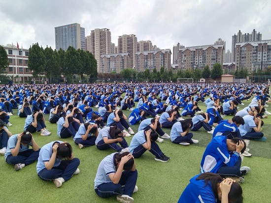 临沂第十七中学校服图片