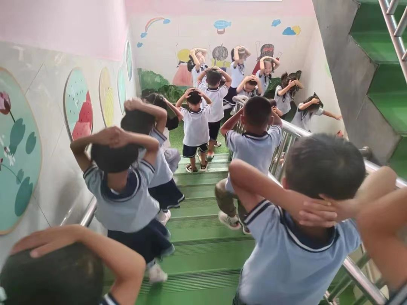 莒南县板泉镇中心幼儿园组织开展防震疏散演练活动 - 鲁网 · 临沂