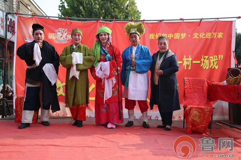 滕州市：赶级索古会 看惠民演出