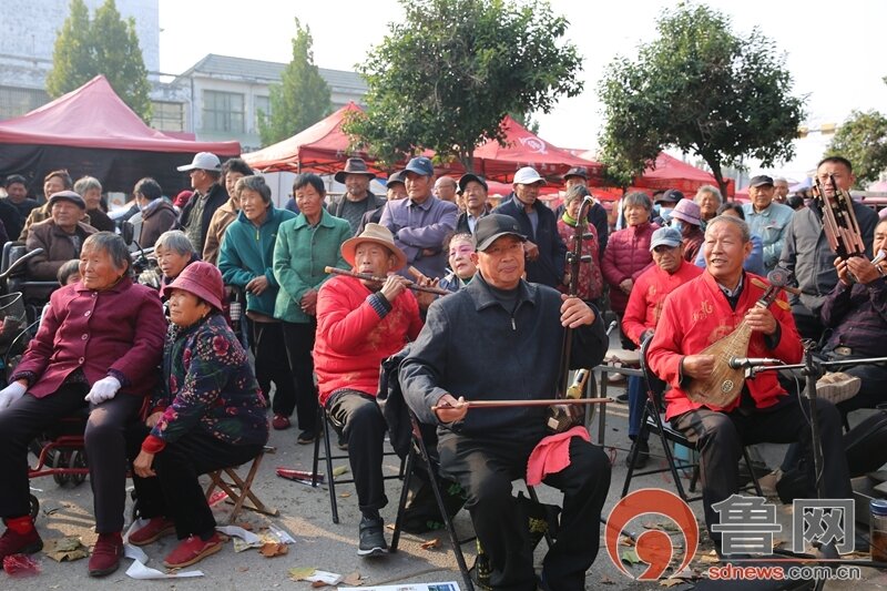滕州市：赶级索古会 看惠民演出