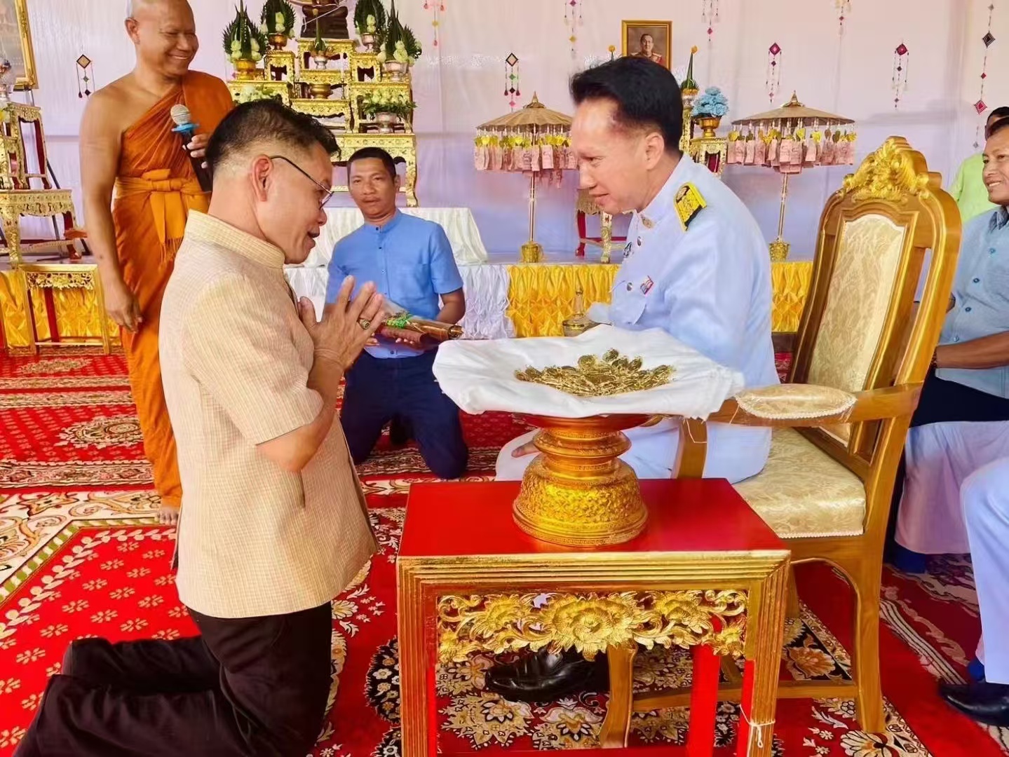 向凌云教授获聘为泰国皇室成员首席经济顾问