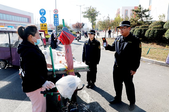 临沭县综合行政执法局开展市容环境秩序集中整治行动