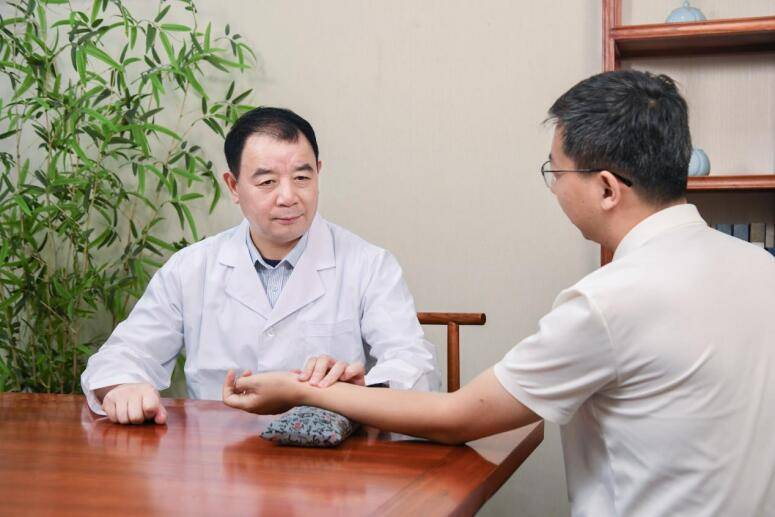 专访丨张金生教授：中医脑病领域的领航者与创新者