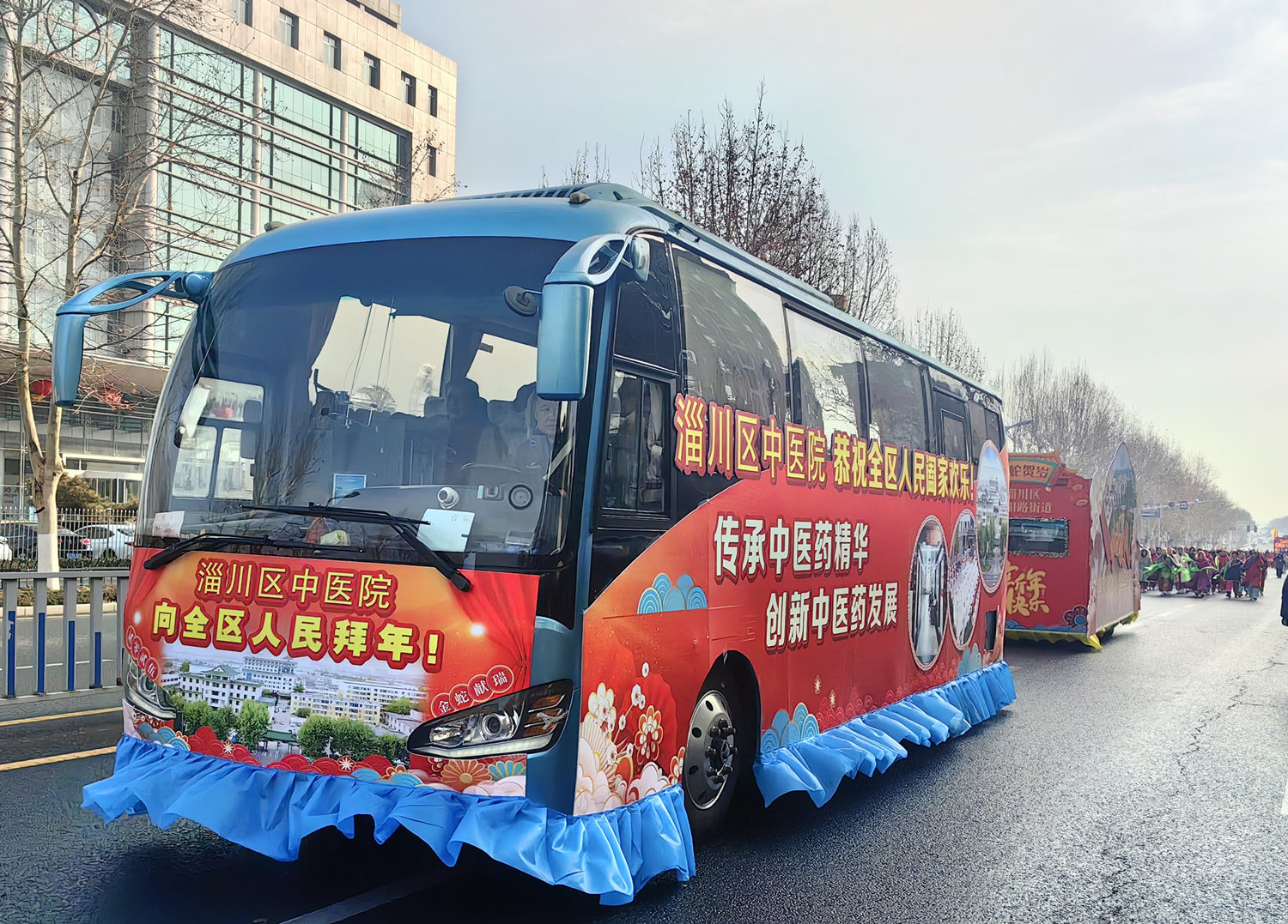 淄博市淄川区中医院八段锦展演队亮相元宵民俗活动获好评