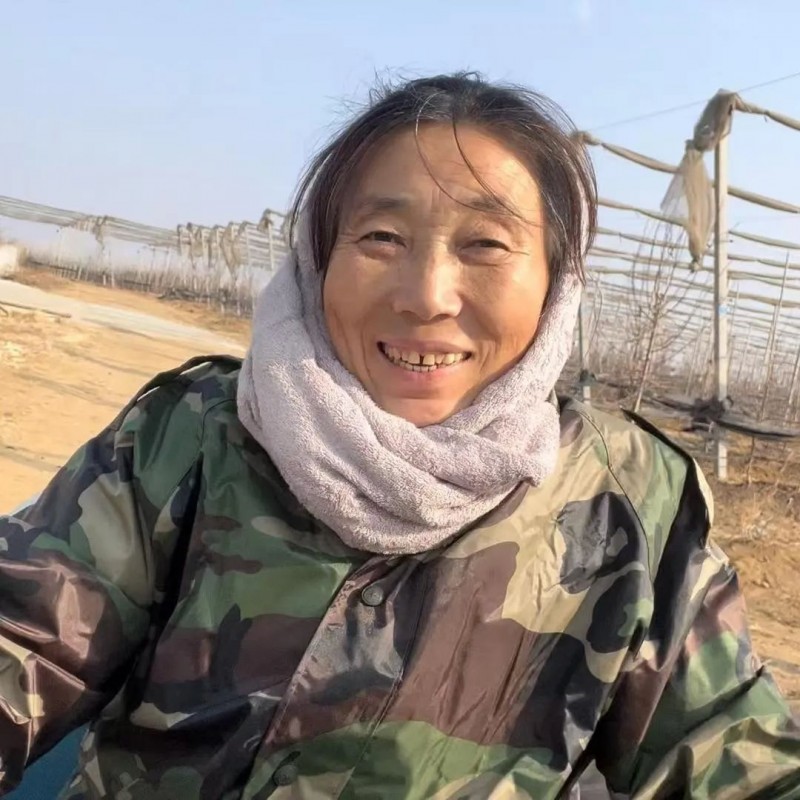57岁“苹果女王”逆风出道！一个退休英语教师的电商突围