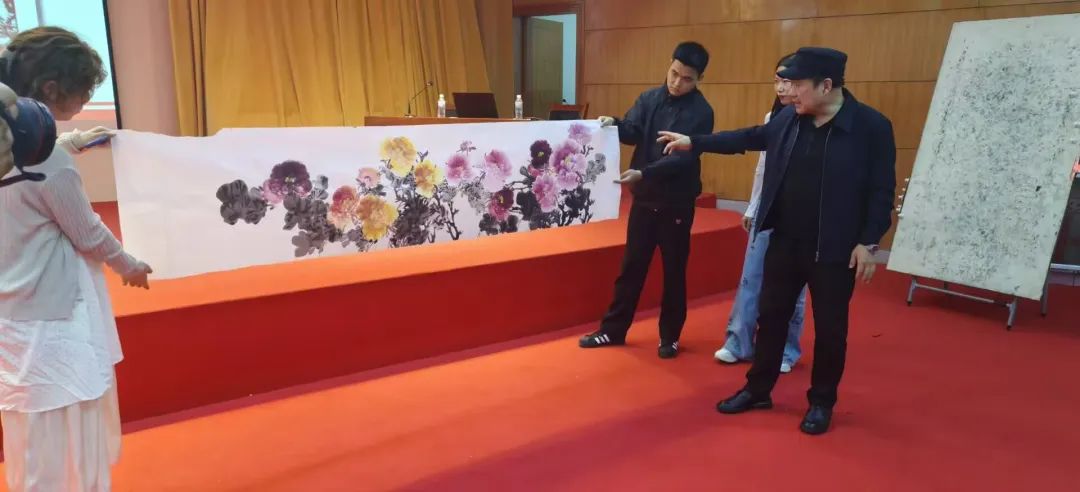 “锤炼笔墨,写意精神”任之先生国画讲座在菏泽学院举行 - 菏泽频道 - 鲁网