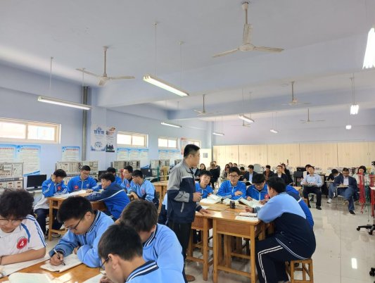 精雕细琢研教学 深耕课堂提质量