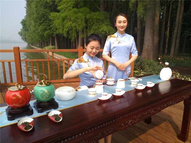 “东湖茶叙”七载春秋：八马茶业以茶为媒，续写大国茶路新篇章