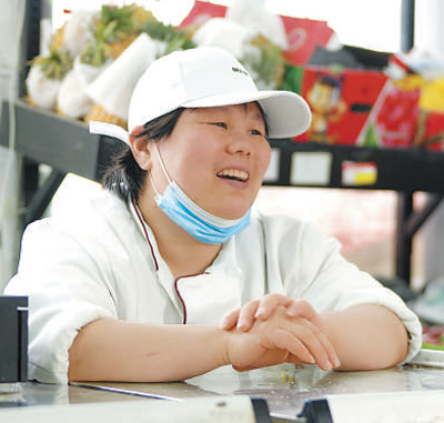 灯火里的夫妻店，书写着普通中国家庭的劳动史诗