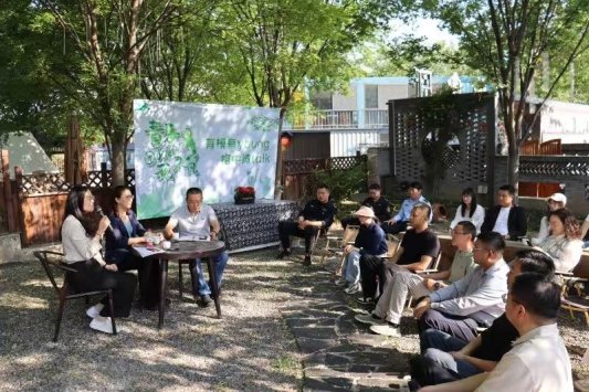 江苏扬中：微网格里话蝶变 青春力量“格”中显