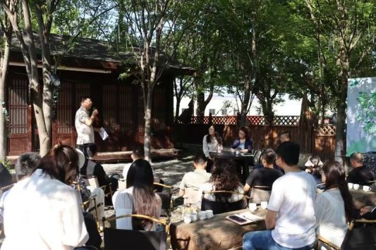 江苏扬中：微网格里话蝶变 青春力量“格”中显