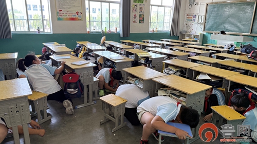 枣庄市台儿庄区实验小学开展防震减灾应急疏散演练