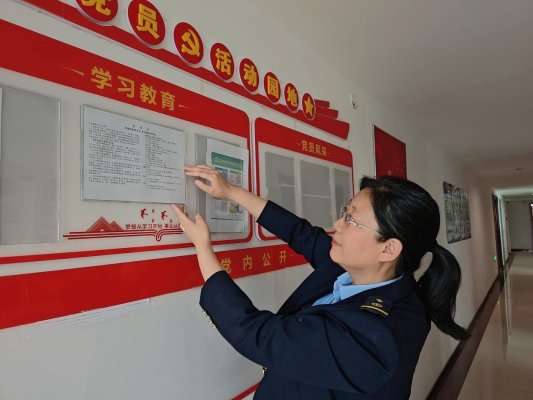 朱晓鹏张贴《好网民倡议书》